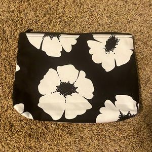 Thirty one zipper pouch
